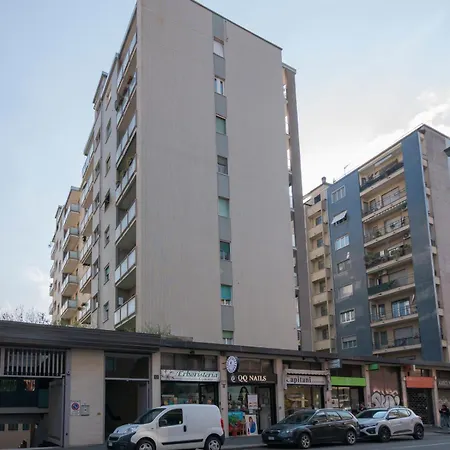 Ihost - Bergamo 12 Apartmán *